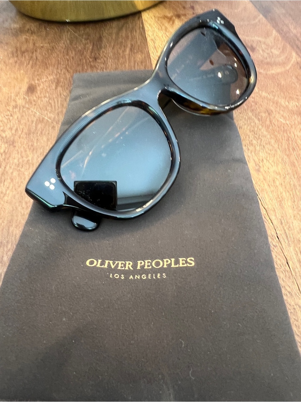 Oliver Peoples Designer Tortoiseshell Eadie Sunglasses with case - Picture 15 of 15